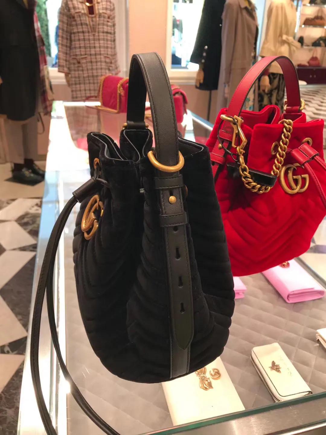 最新Gucci包包图片，友情与时尚的温馨故事