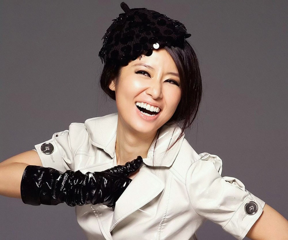 林心如最新动态揭秘,丸子头与自然美景之旅,探寻内心宁静之道