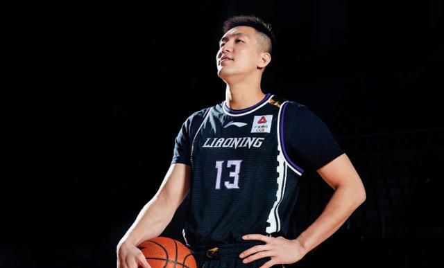 郭艾伦最新打野球视频，小巷深处的篮球热血与美食奇遇之旅