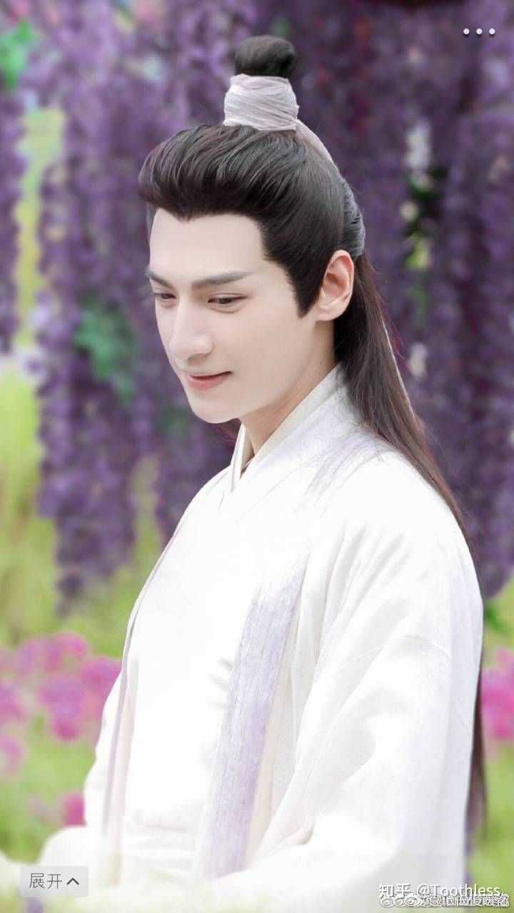 最新古装美男盘点，古韵流转中的自信魅力与成就