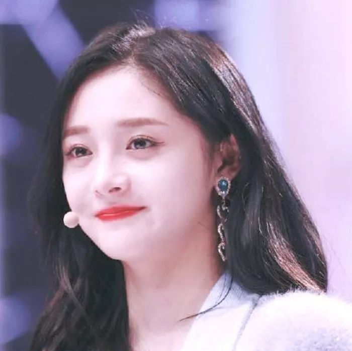 粉丝文化下的明星爱豆双面观察