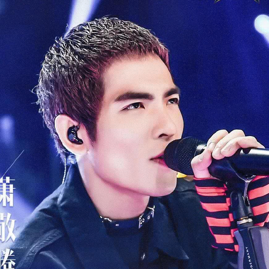 萧敬腾最新动态,变化中的力量与自信成就启示