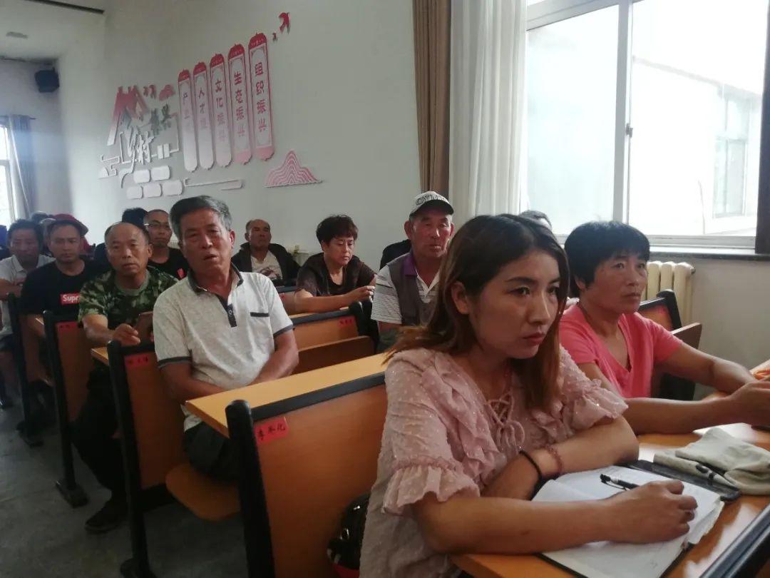 垃圾分类日常,小绿的奇遇与环保的温馨篇章