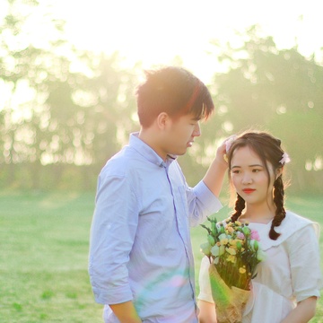 西双版纳情侣写真最新,热带雨林中的爱情故事影像捕捉