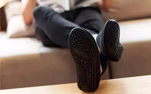 最新倒钩裸鞋,从变化中学习,自信成就时尚梦想