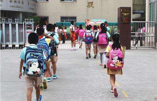 新疆学校迎来新学期,挑战与机遇并存开学之际