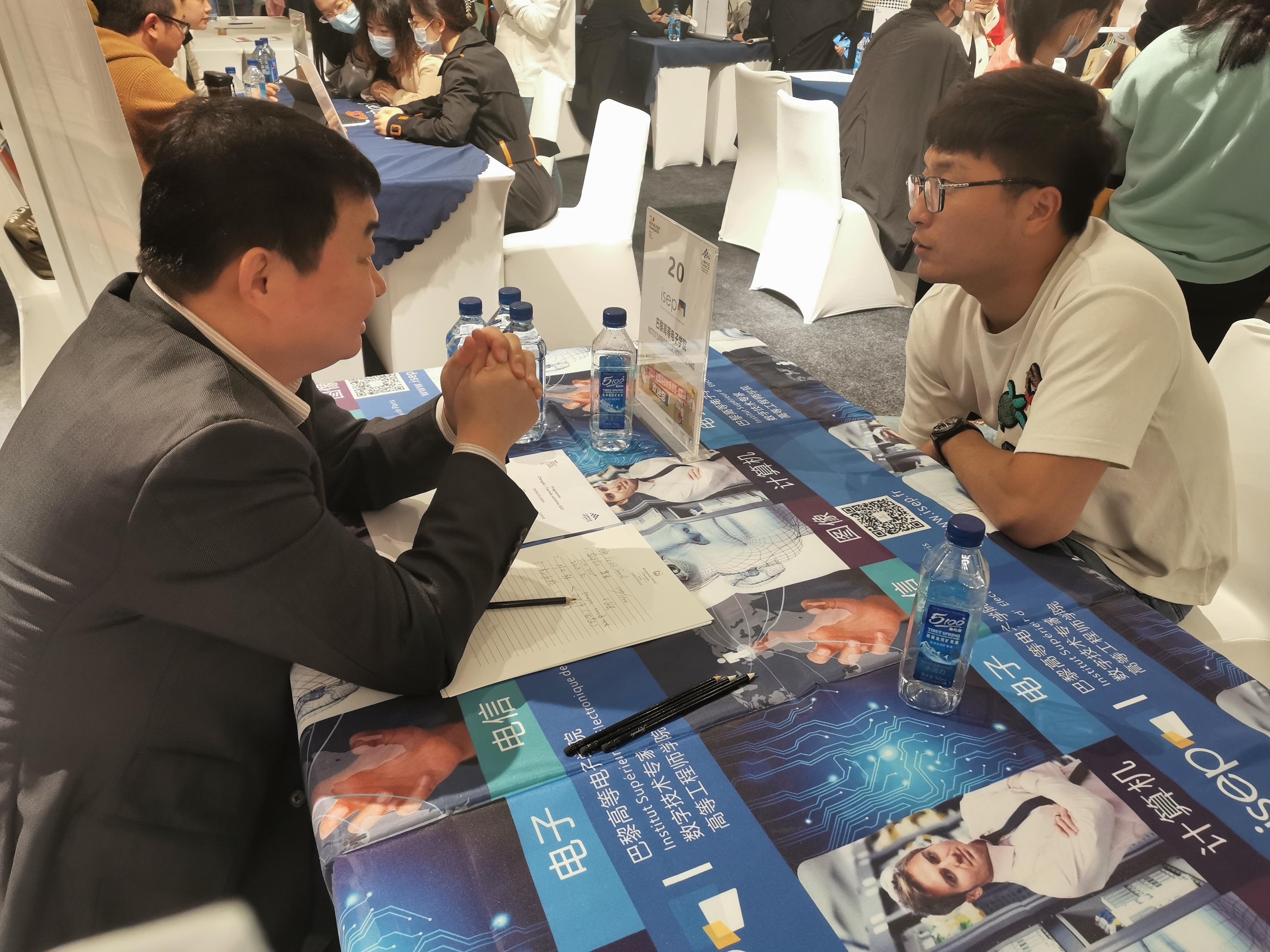 法国疫情最新动态，变化中的学习，自信与成就的力量